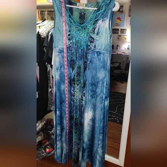 One World Dress - Picture 6 of 6